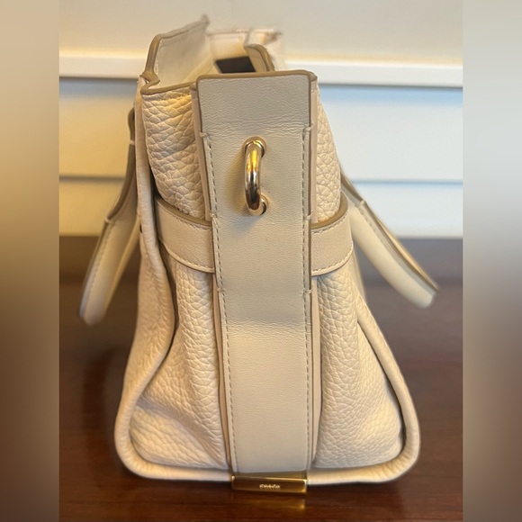 Coach Swagger - Picture 6 of 12